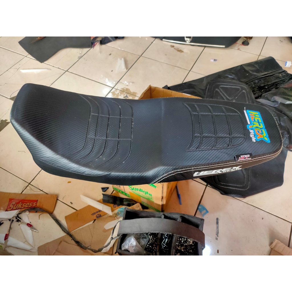 Jok slim Megapro Hiu model tingkat - Jok Honda Megapro Hiu Modifikasi - Jok motor Megapro Hiu tingga