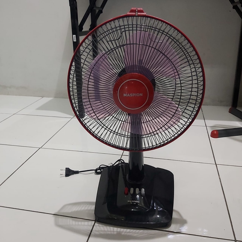 DM - Maspion Desk Fan Kipas Angin Meja Deskfan 12 Inch EX 307 - 45 Watt Merah Hitam