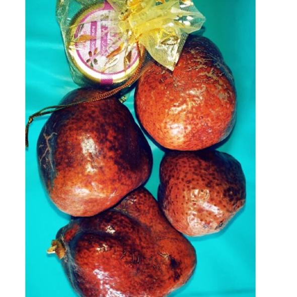 

♦ Paket super Saffron 0,25gr + zuriat 4 buah dan kalau di belah 8 belah ❁