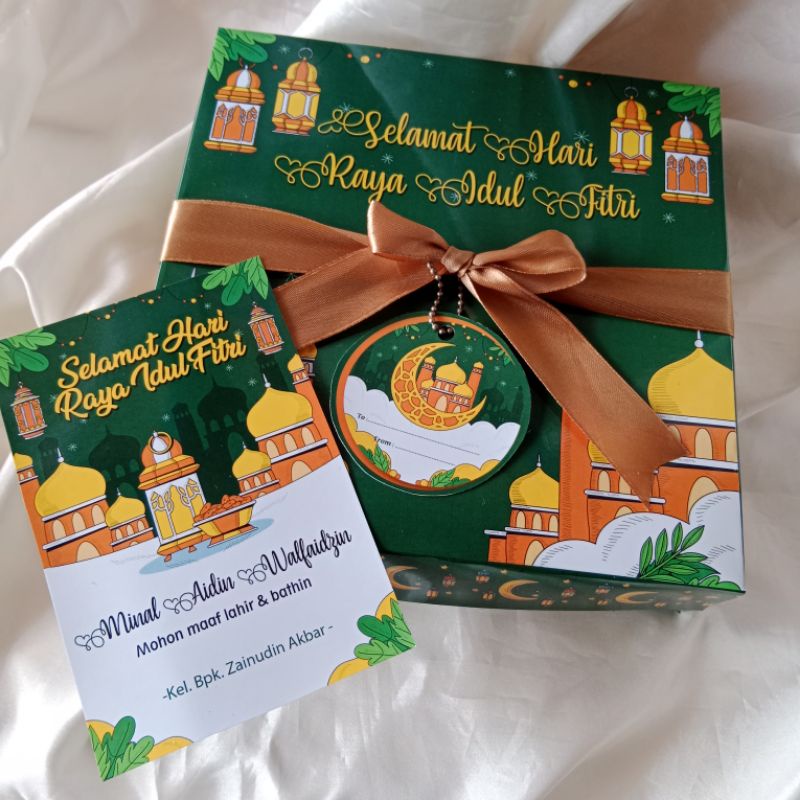 

BOX HAMPERS IDUL FITRI SOFTBOX KUE LEBARAN SOUVENIR MUKENAH IDUL FITRI