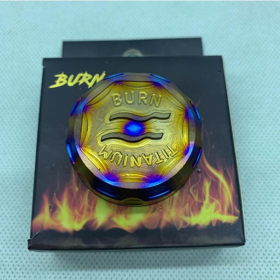 Tutup tabung minyak rem titanium bakaran brun