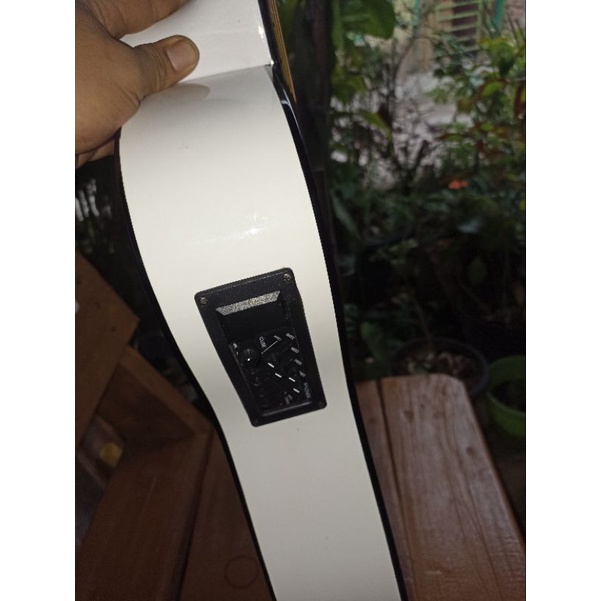 Gitar akai kapok MG0104 EQ4 putih ori