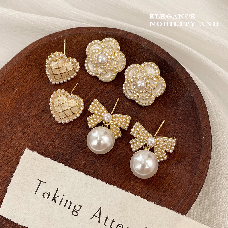 Ladies Pearl Stud Earrings Halus Berlapis Emas Anting Vintage Fashion Bunga Anting Alfabet