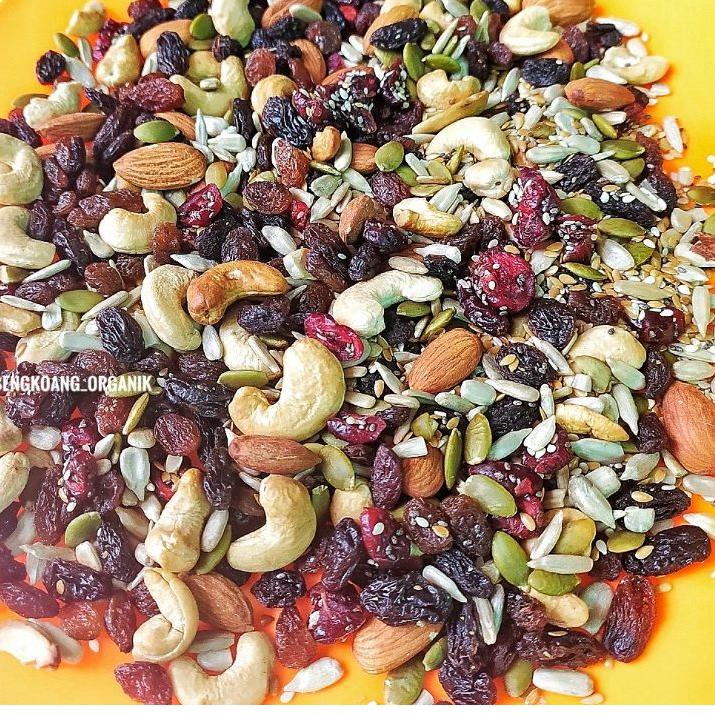

☂ SUPER TRAIL MIX 1Kg - Almond, Cranberry, Pumpkin Seed, Cashew, Raisin, Sunflower Seed ❉