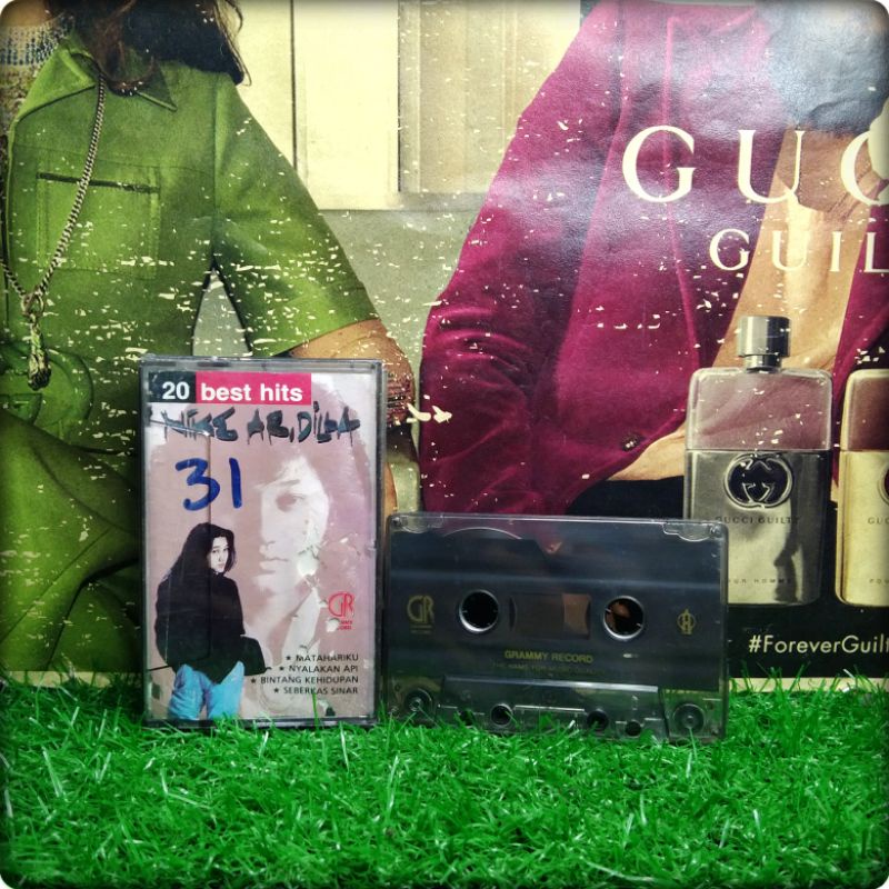 Kaset Pita Original Nike Ardilla / 20 Best Hits / Matahariku / Nyalakan Api (GRAMMY RECORD)
