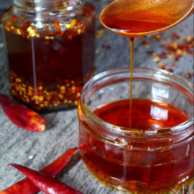 

OLD ZHANG VILLAGE Minyak Cabai Spicy & Tasty Chili Oil 200 ml Halal