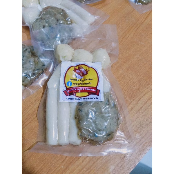 

pempek Palembang paket mix lengkap