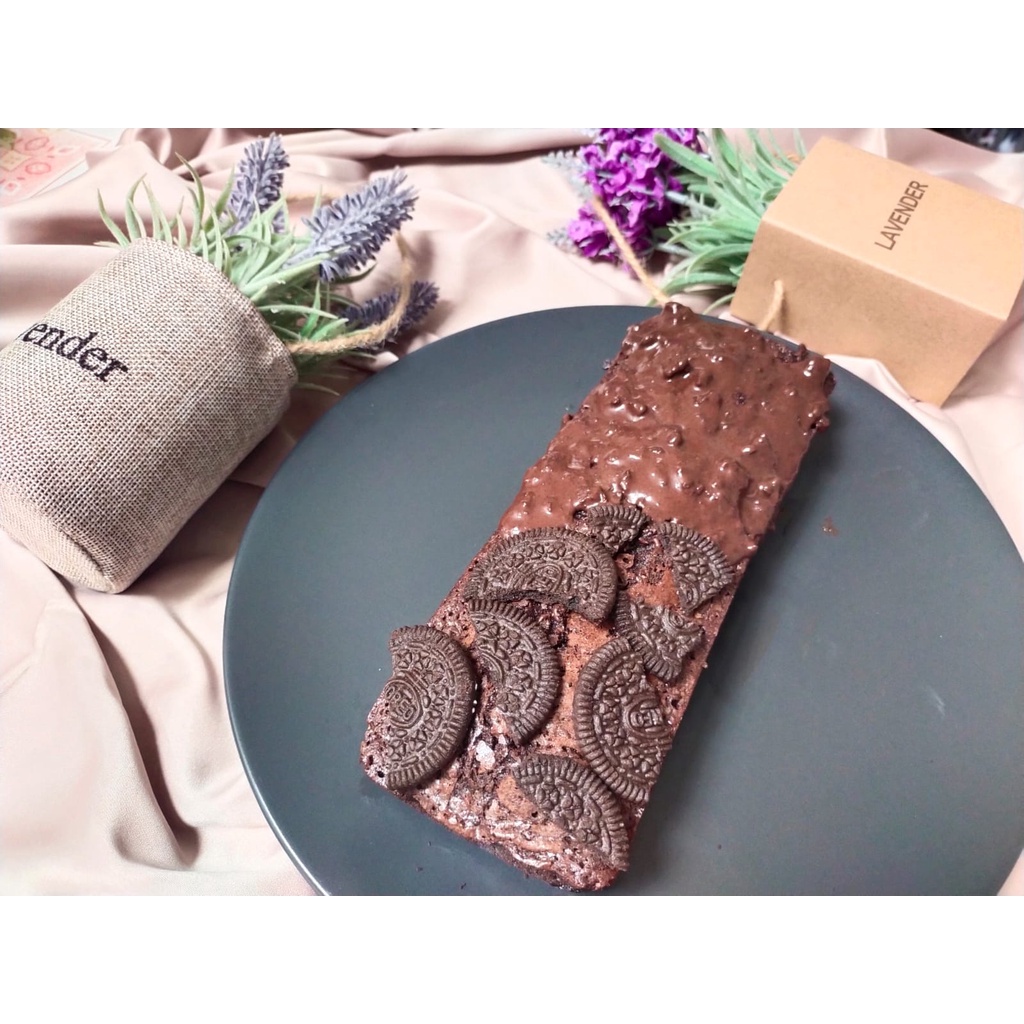 

Fudgy brownies panggang ukuran 20x10 Topping Oreo Mix Choco Cruncy