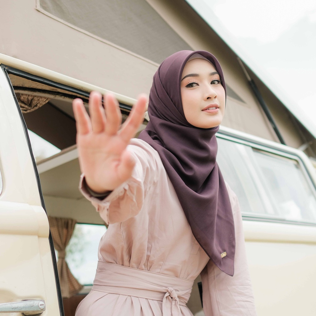 ALIF HIJAB POLOS SEGI EMPAT PARIS PREMIUM KOREA - POTENT PURPLE ( SPL-D1-016 )