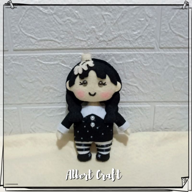 wednesday addams family/wednesday/boneka karakter