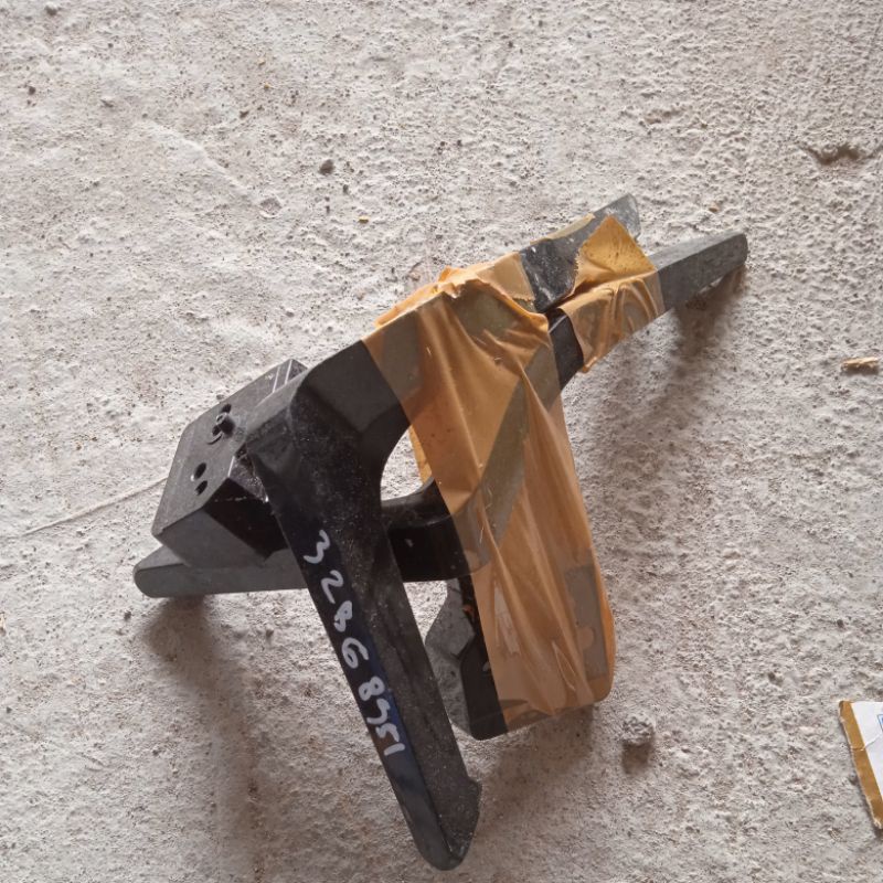 kaki tv led polytron pld 32BG8951 32B8951