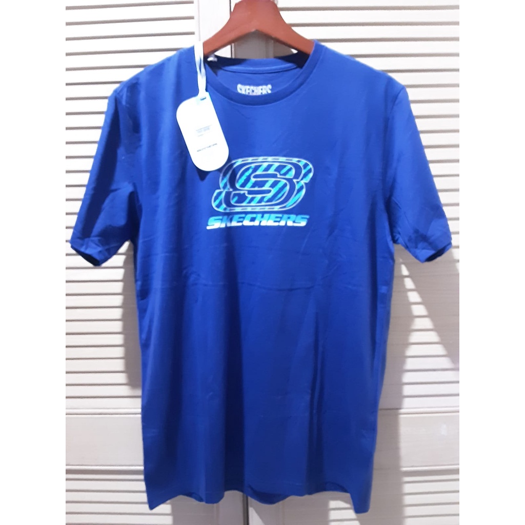 SKECHERS Kaos Running Graphic Tee Pria Ungu indigo