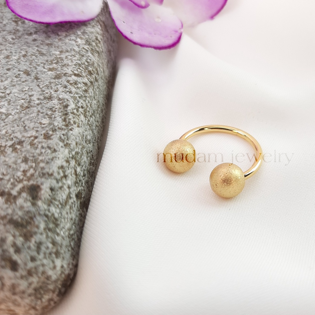 Cincin Model Bola Pasir Bulat Simple dan Elegan Warna Gold