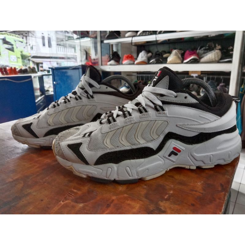 Sepatu Second Branded FILA
