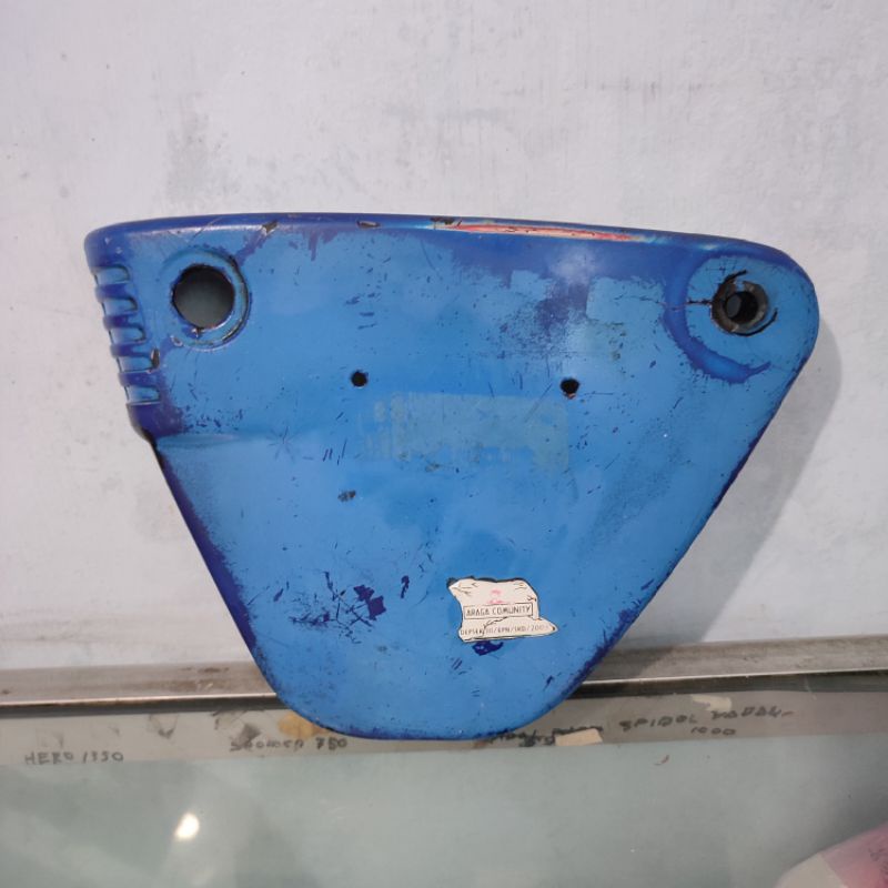 cover body kiri tutup aki oli samping Suzuki a100 bekas ori copotan