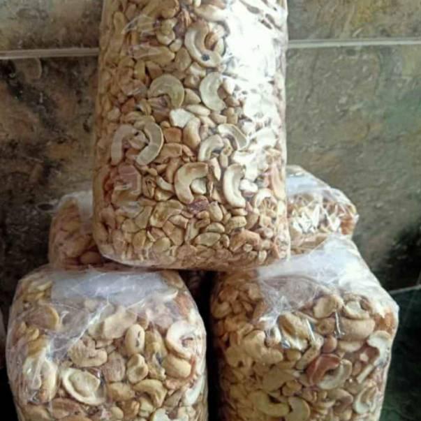 

Diskon Spesial Kacang mede patahan 1kg mentah