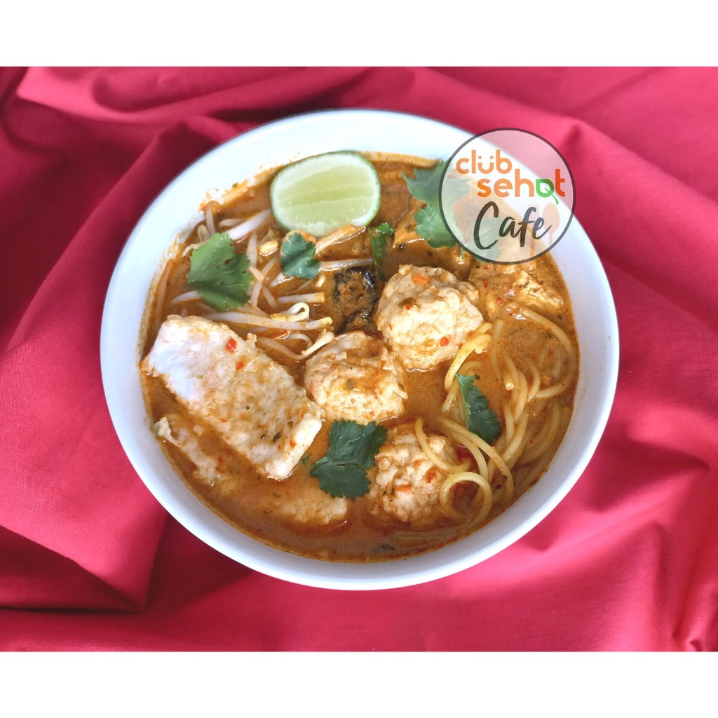 

CURRY MIE WITH BAKSO SALMON & FILLET IKAN