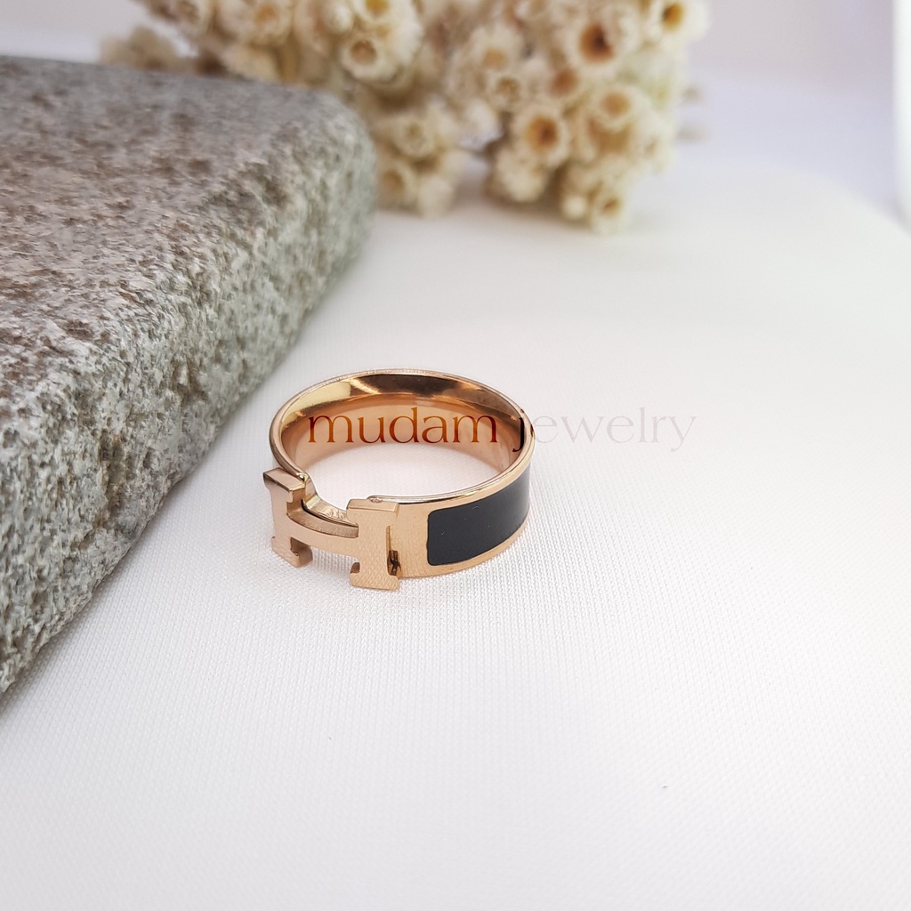 Cincin Titanium Model H Elegan dan Mewah