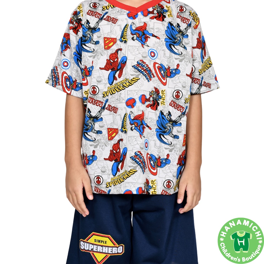 Hanamichi AMER.ST Setelan Anak Lengan Pendek Motif Superhero