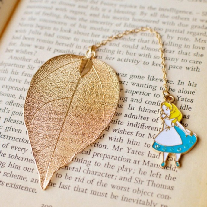 

Terlaris Pembatas Buku Bentuk Daun Emas