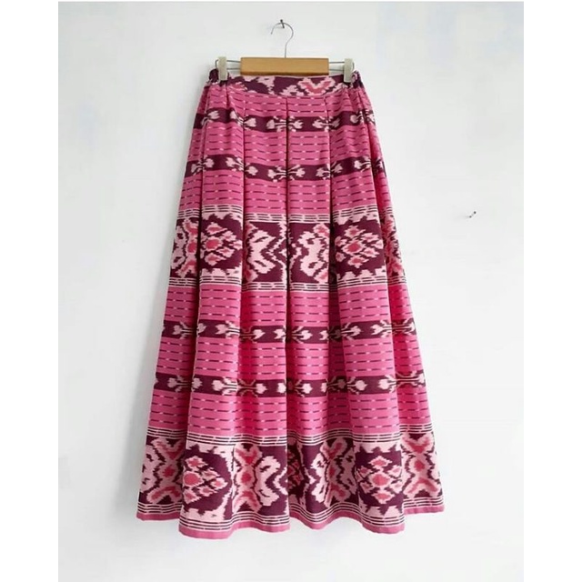 rok tenun wanita panjang