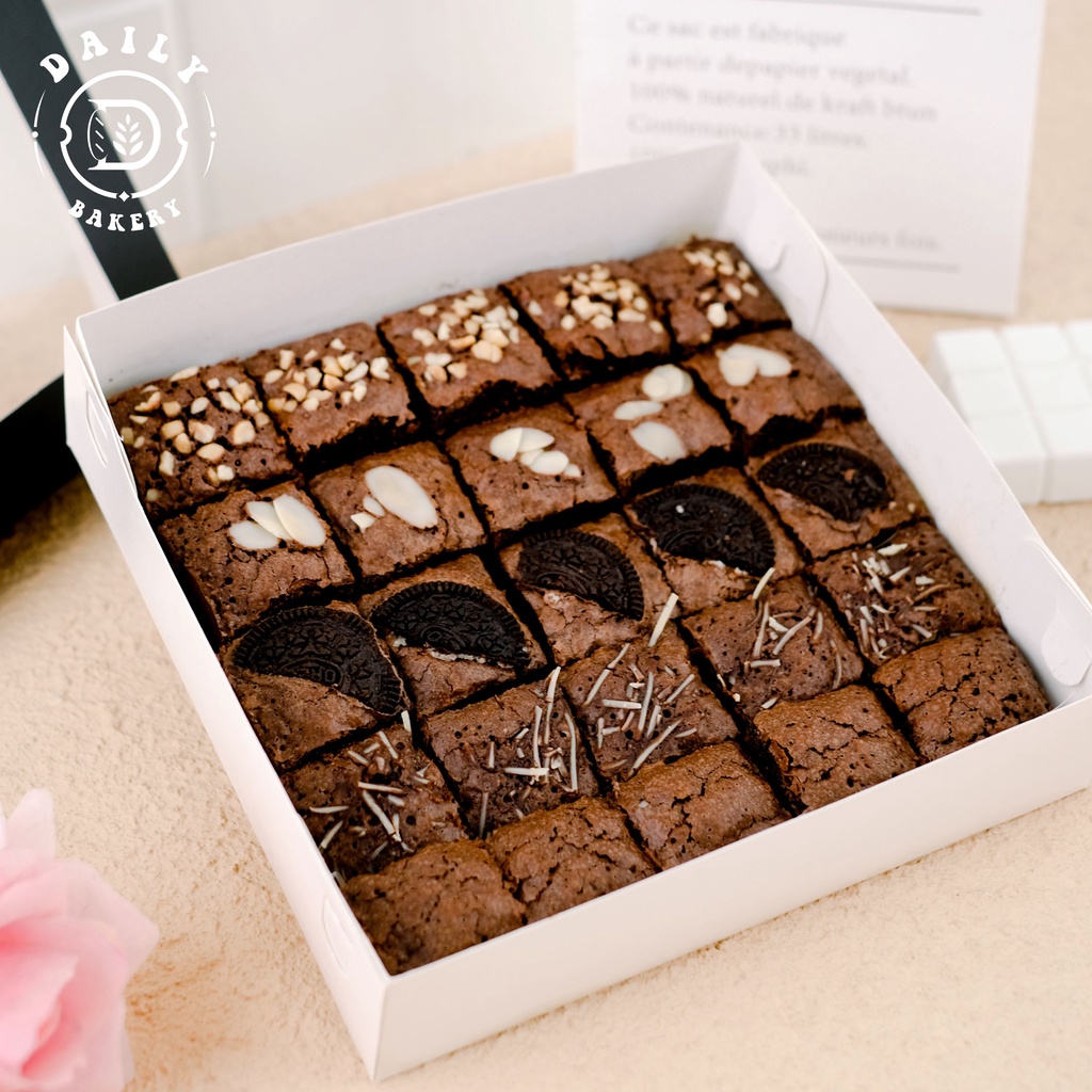 

Brownies Premium Best Seller Daily Bakery 20cm x 20cm x 3cm / oleh-oleh solo / jajan viral / hampers / hampers valentine / kuliner solo / kuliner jogja / bingkisan / kado / kado valentine / valentine / kuliner / kue