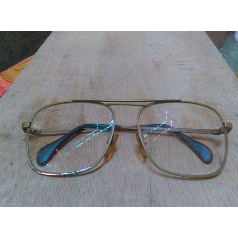 Frame Kacamata Jadul Menrad