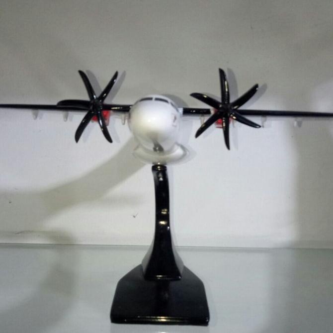 Miniatur Pesawat Atr Wings Air 72-600 , Wings Air 70 Skala 1:100