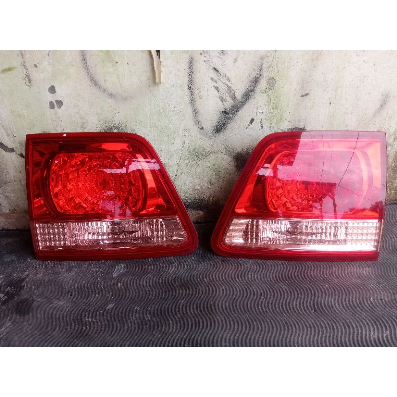 LAMPU BAGASI FORTUNER 2005 - 2008 ORIGINAL