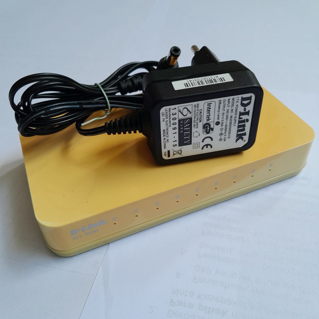 Switch Hub D-Link 8 port (Bekas)