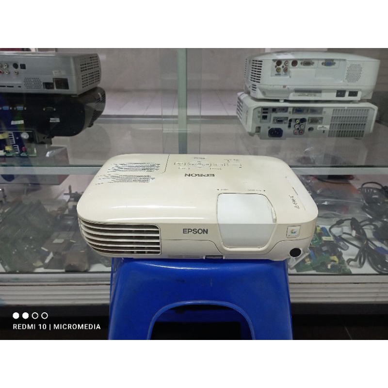 Proyektor Epson EB-X9 Putih - 2500 ANSI Lumens, XGA (1024x768)