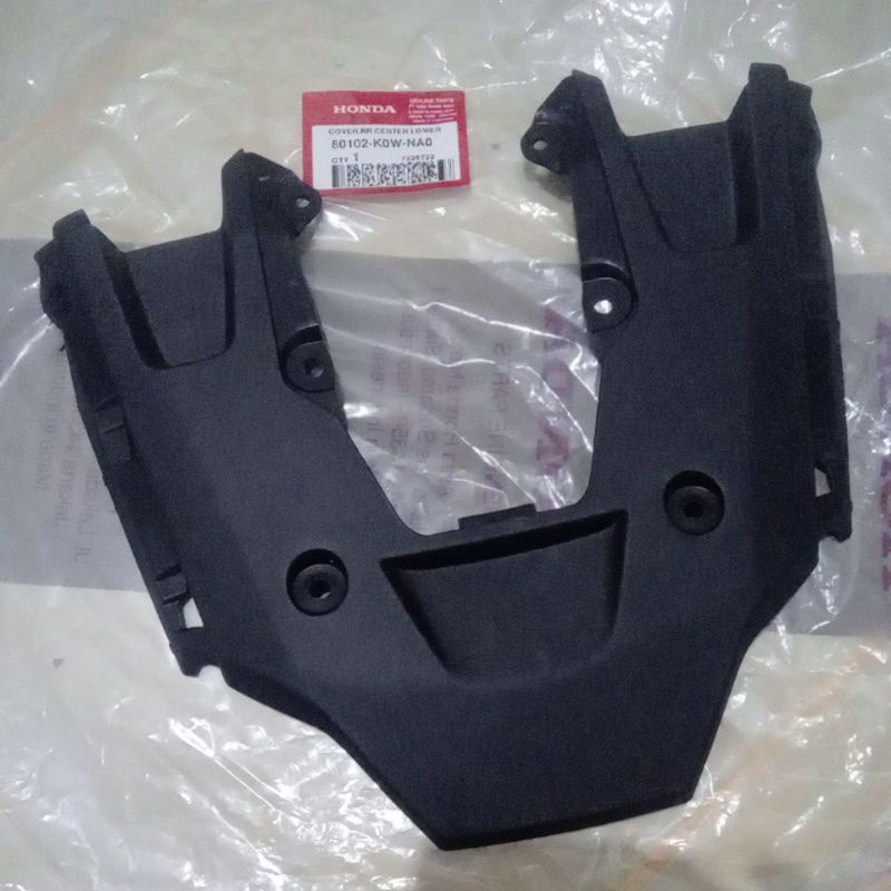 cover bawah lampu belakang cover rr center lower adv 160 original honda