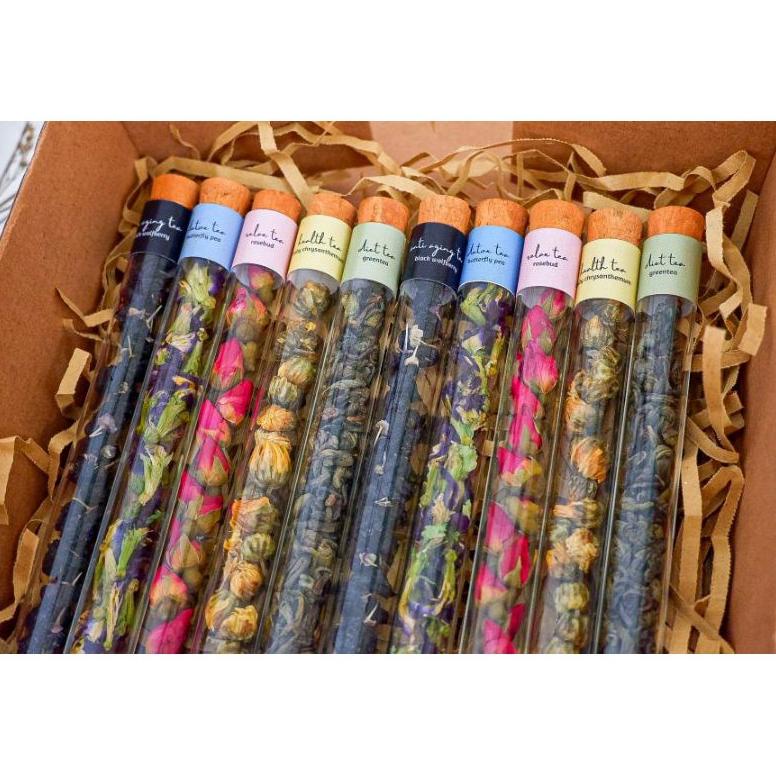

Hampers/Teh Isi 10/Hampers Aesthetic/Gift Box Aesthetic/Estetik/Hampers Lebaran/Idul Fitri/Eid Mubarak/Ramadhan/Parsel/Bingkisan/Kado Ulang Tahun/Kado Pernikahan/Souvenir Pernikahan/Teh Tube/Teh Bunga/Kado Wisuda