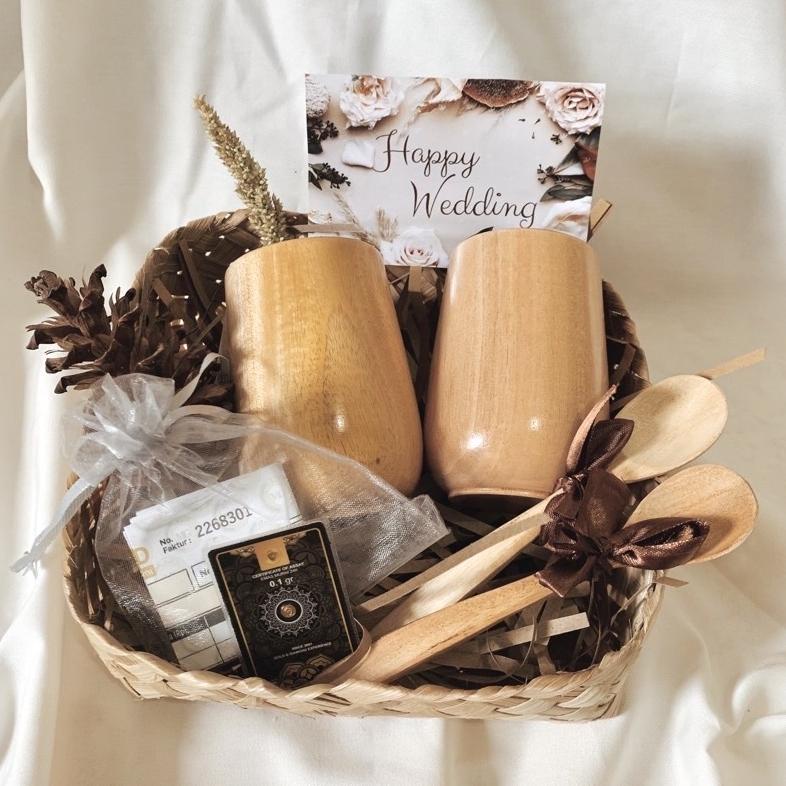 

Gold Series / Hampers Emas Minigold / Hampers Lebaran/ Kado Pernikahan/ Parcel Lebaran / Hadiah Natal / Hampers Wedding / Hampers Wisuda / Kado Ulang Tahun