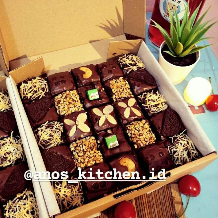 

✬ Brownies Fudgy Dark Cokelat Skat (Isi 25 pcs) Khusus Buat Penggila Cokelat Sejati ۞