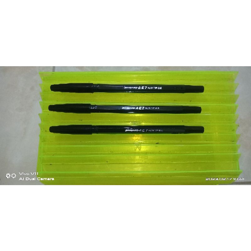 

PULPEN MEREK STANDARD HITAM per 5pcs