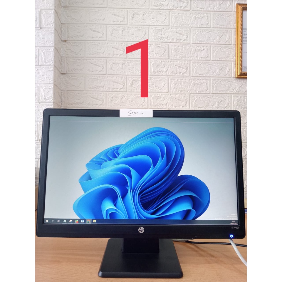 Monitor HP 20 Inch Minus Garis