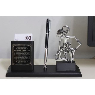 

Souvenir plakat hadiah Tempat pulpen dan kartu nama klasik dengan wayang Werkudara khas Jogja Indonesia