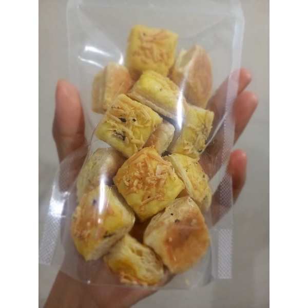 

krispy puff/ puff pastry/ pie puff/ pie coklat/ puff keju /cheese stick snack/ makanan ringan