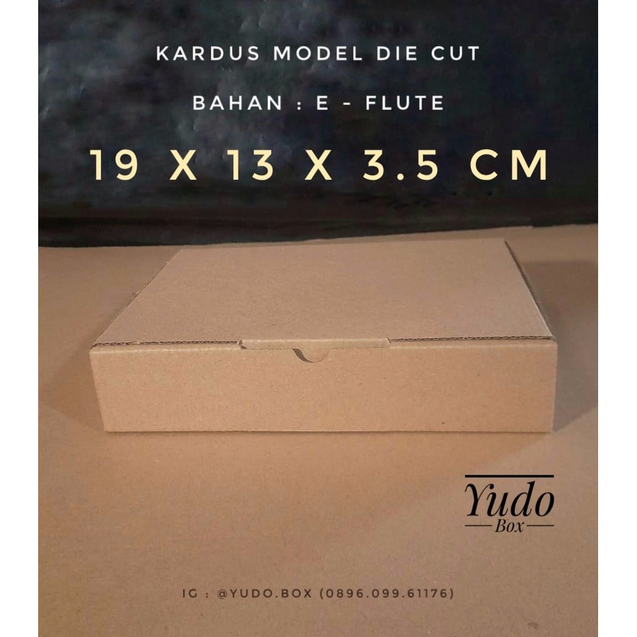 

kardus karton uk.19x13x3,5 cm model diecut pizza untuk souvenir