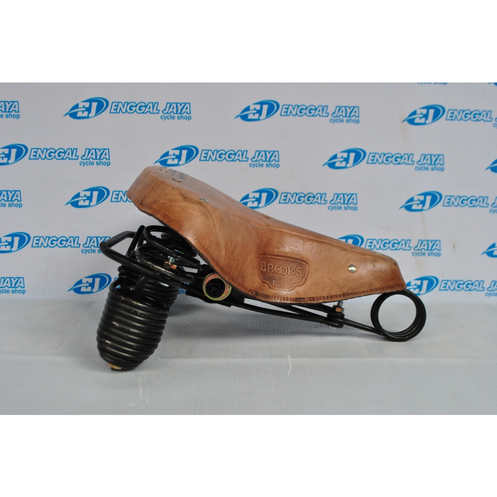 Sadel Kulit Asli - Saddle Sepeda Onta Jengki Jadul Model Gelung Per