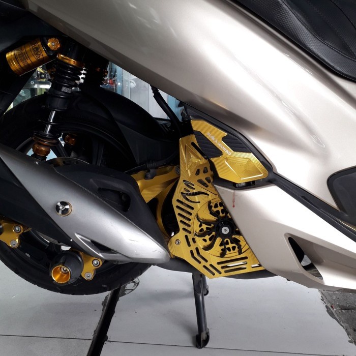 TUTUP COVER RADIATOR PCX-150 LOKAL/ HONDA ADV-150 BLACK DIAMOND