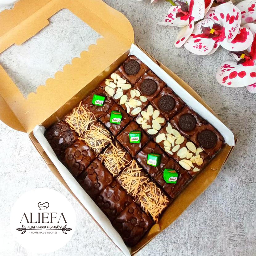 

Fudgy Brownies Premium Aliefa | Mix Topping 20x20