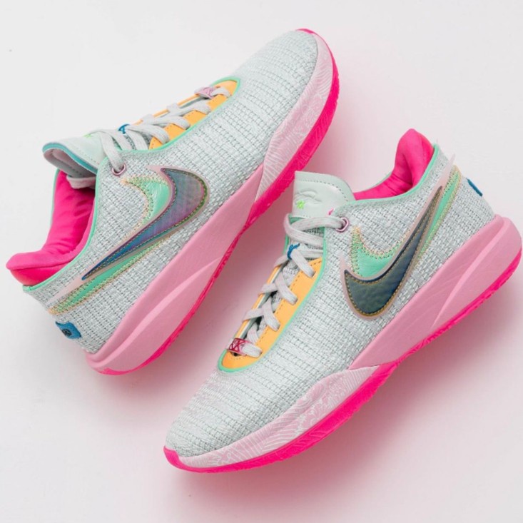 SEPATU BASKET  LEBRON XX 20 TIME MACHINE DJ5422-300