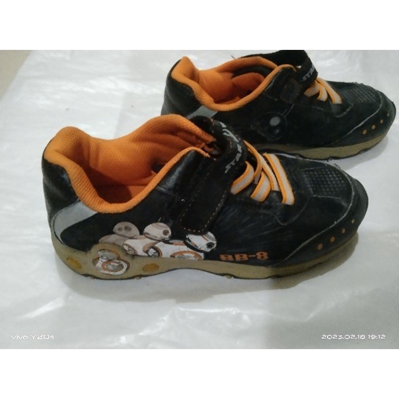 sepatu star wars'by Payless