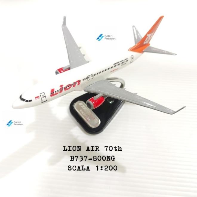 Replika Miniatur Pesawat Lion Air B737-800Ng
