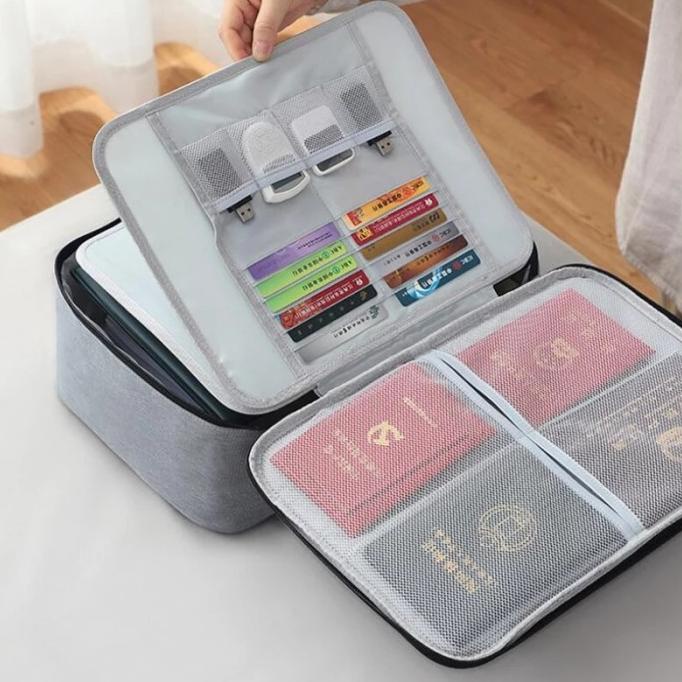 

Terbaru !!! Tas Dokumen Travel Bag Document Storage Box Dengan Password Travelling