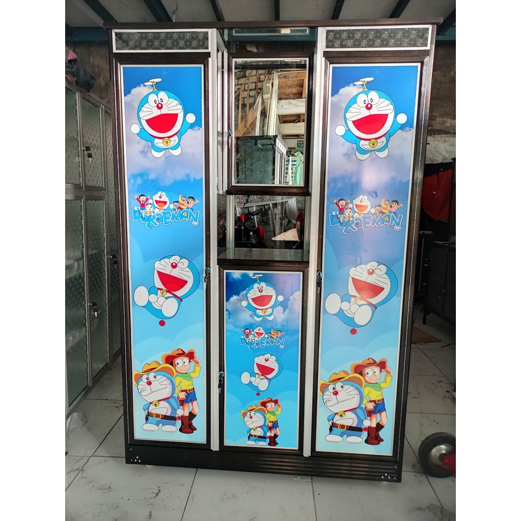 LEMARI PAKAIAN 3 PINTU + KACA RIAS, MOTIF KARAKTER