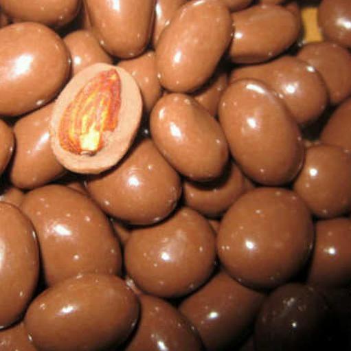 

◘ 500 gram coklat isi almond / choco almonds ۩