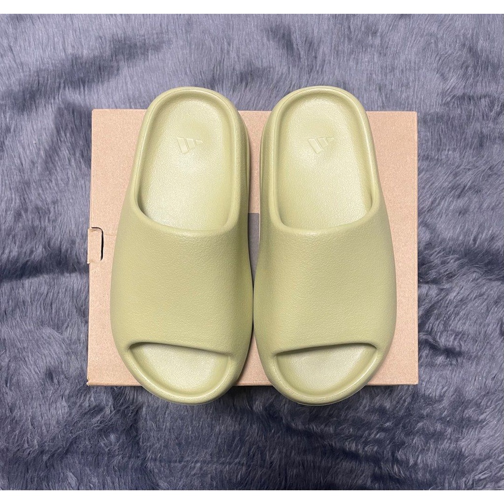 Special Promo!! Sendal Adiddas Sendal Yezzy Slide / Sendal Slip On / Sendal Import 100% / Sendal Pria / Sendal Wanita Premium